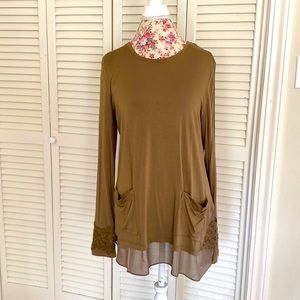 LOGO Lori Goldstein Top - Size M